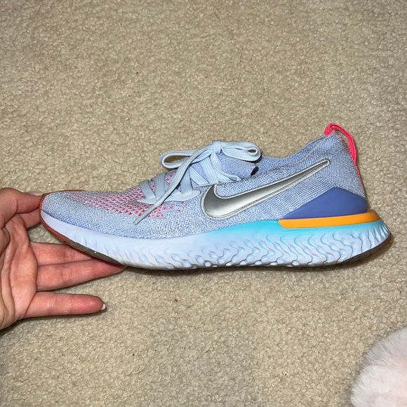 Nike Flyknit epic react running shoe, size 6Y - Picture 2 of 4